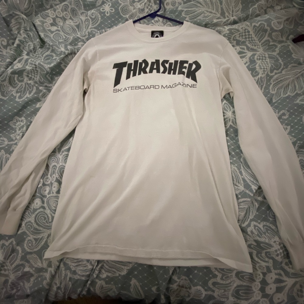 White long sleeve t shirt